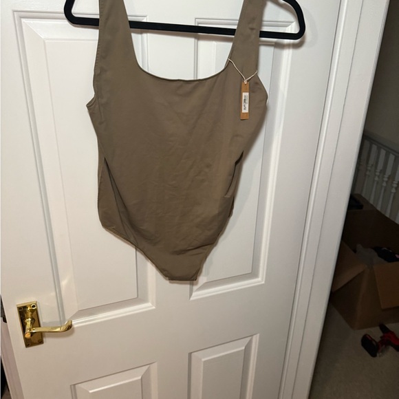 NWT Skims Army Green Soft Smoothing Thong Bodysuit- 2x - Picture 5 of 7